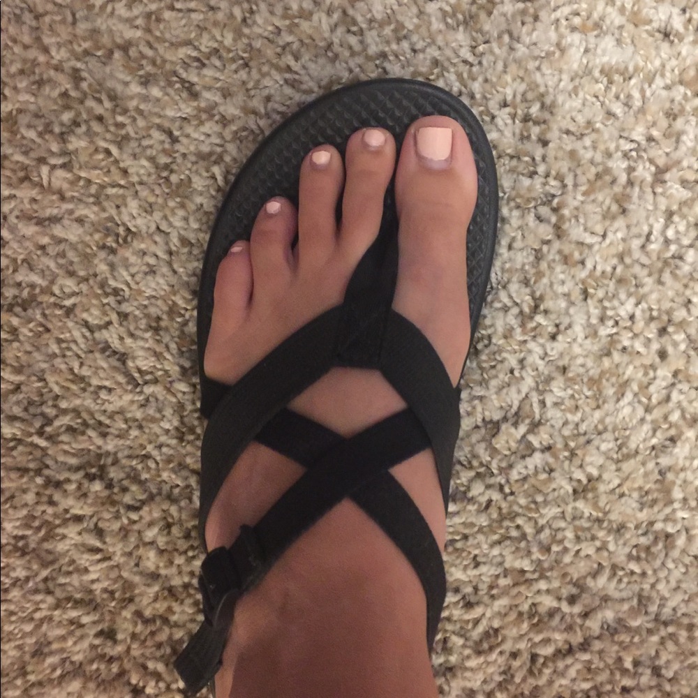 🎉☀️Awesome black Chacos!! ☀️🎉